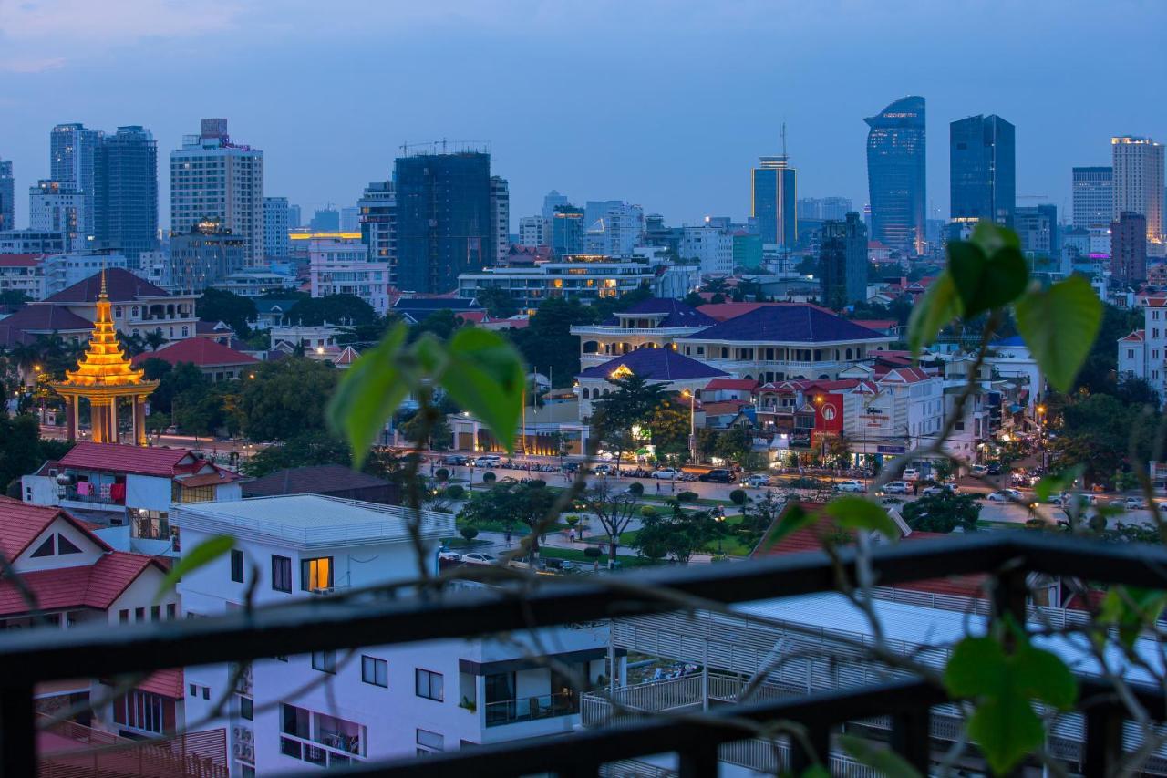 Botum Palace Hotel Phnom Penh Exterior foto